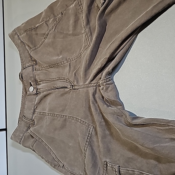 Guess tan 26x28 pants - Picture 5 of 7